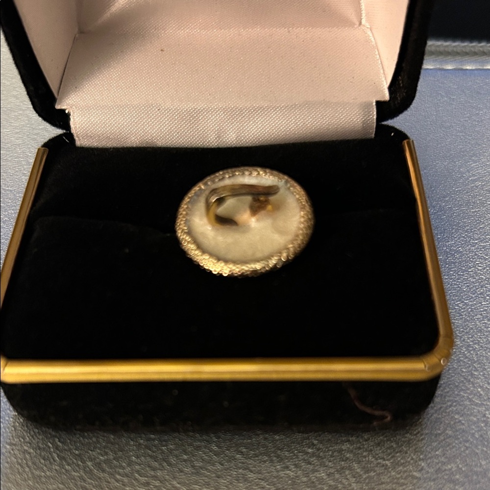 Gold-Tone Button Accessory - image 7